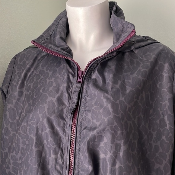 The Upside Snow Leopard windbreaker jacket - Picture 3 of 11